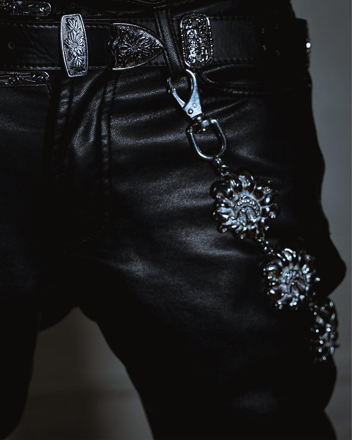 KAIZEN FLOWERS WALLET CHAIN